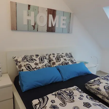 Zuza Blisko Plazy * レバル