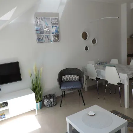 Zuza Blisko Plazy Daire Rewal