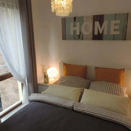 Zuza Blisko Plazy * レバル