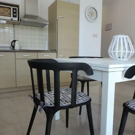 アパート Zuza Blisko Plazy レバル