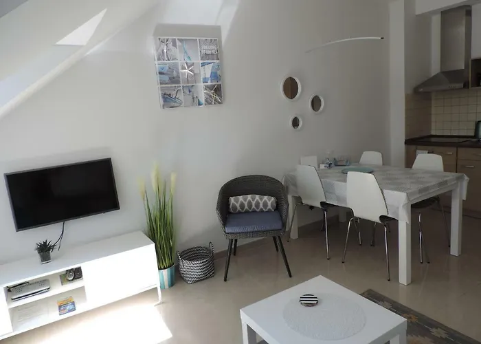 Zuza Blisko Plazy アパート レバル